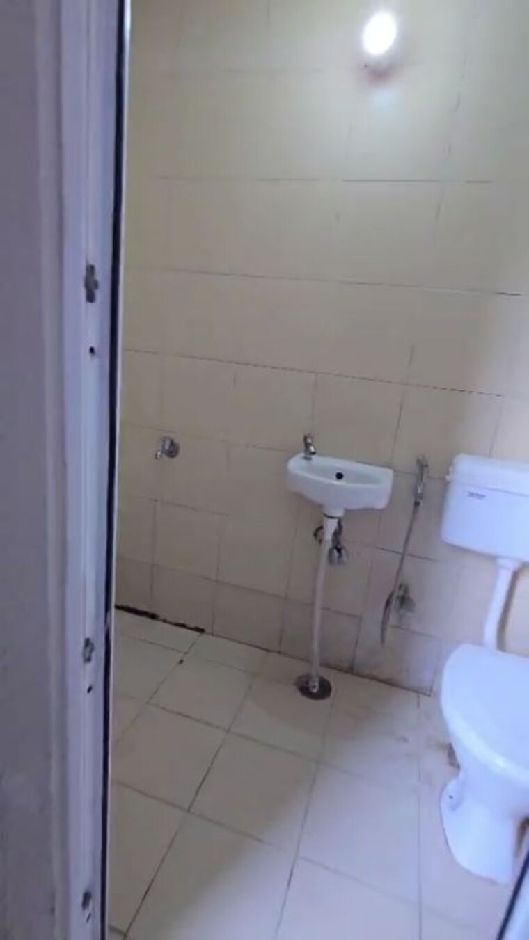 Bathroom, ratan-pearls 2.5 Bedroom 1189 Sq.Ft. Apartment In Sector 16 Greater Noida Greater Noida 10681575