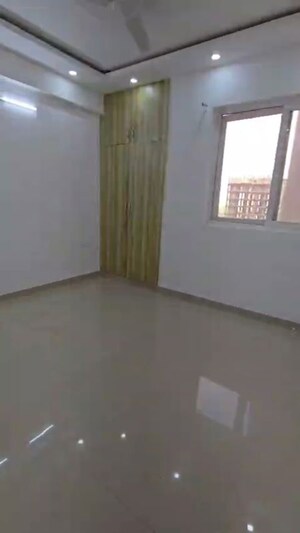 Room in 2.5 BHK Apartment at Ratan Pearls, Sector 16 Greater Noida – for Sale