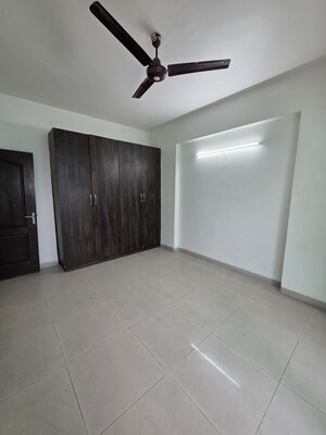 Room in 3 BHK Apartment at Puri Anand Villas Phase II, Sector 81 – for Rent