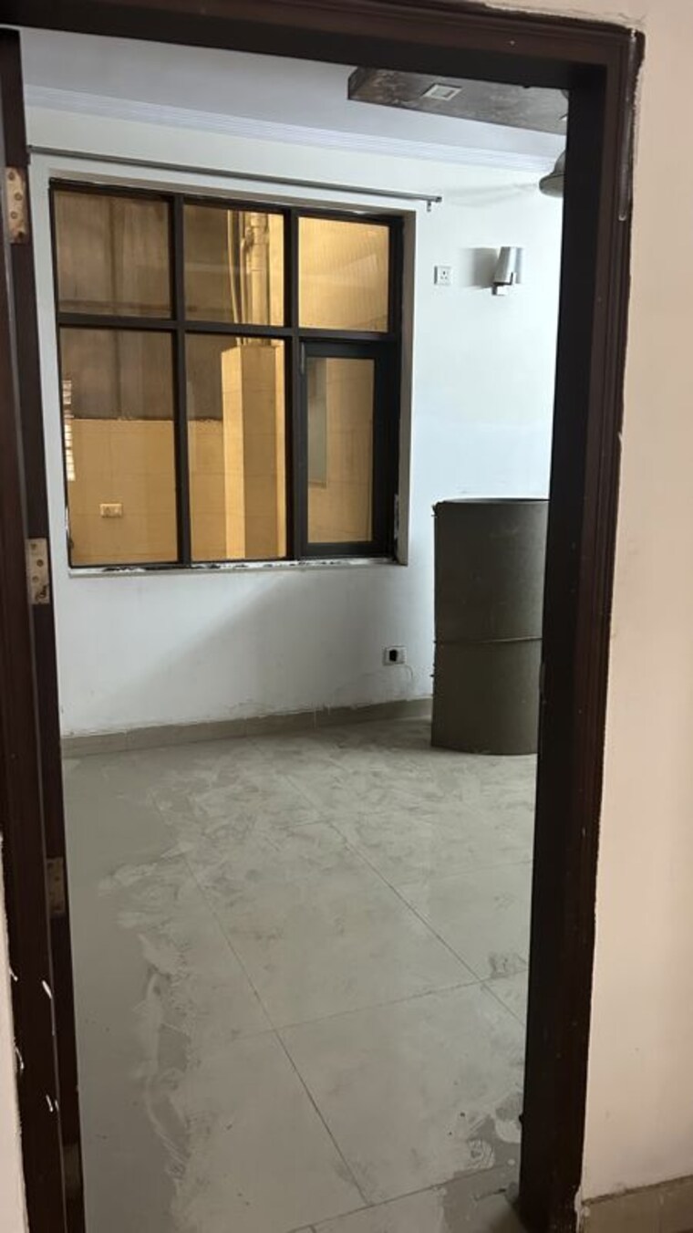 Room, rwa-apartments-sector-19 3 Bedroom 112 Sq.Mt. Independent House In Sector 19 Noida 10681611
