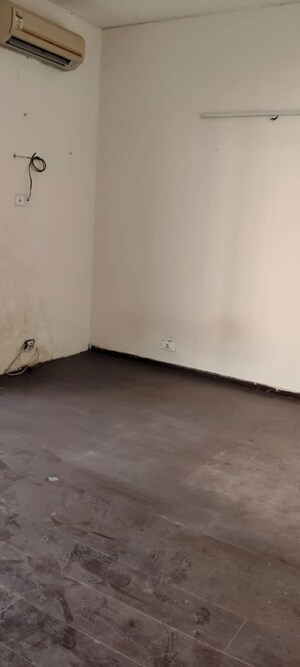 Room in 3 BHK Apartment at Adore Happy Homes Grand, Sector 85 – for Sale