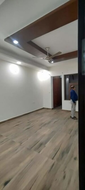 Master Bedroom in 5 BHK Builder Floor at Ashoka Enclave Faridabad, Sector 34 – for Rent