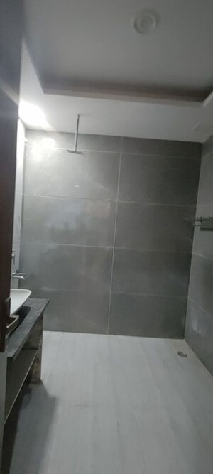 Bathroom in 5 BHK Builder Floor at Ashoka Enclave Faridabad, Sector 34 – for Rent