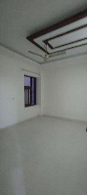 Dining Room in 5 BHK Builder Floor at Ashoka Enclave Faridabad, Sector 34 – for Rent