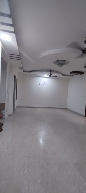 Room in 5 BHK Builder Floor at Ashoka Enclave Faridabad, Sector 34 – for Rent