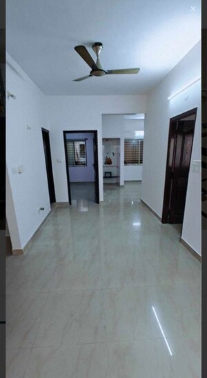 Room in 2 BHK Apartment at B.M. Shoma Paradise, Brookefield – for Rent