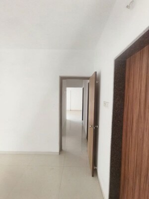 Room in 2 BHK Apartment at Avant Hillway, Goregaon East – for Rent