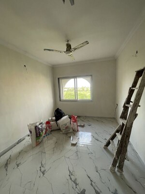 Room in 2 BHK Apartment at Silver Oak, Kalyani Nagar – for Rent