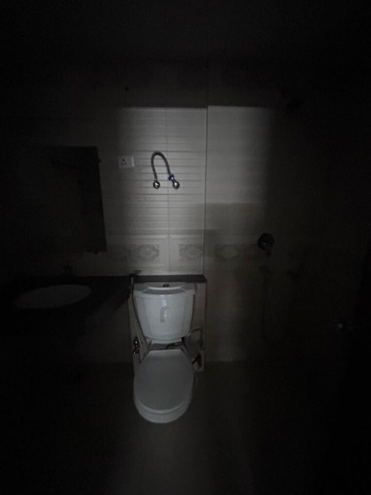 Bathroom, purvanchal-royal-city-ii 3 Bedroom 1725 Sq.Ft. Apartment In Chi V Greater Noida Greater Noida 10681657