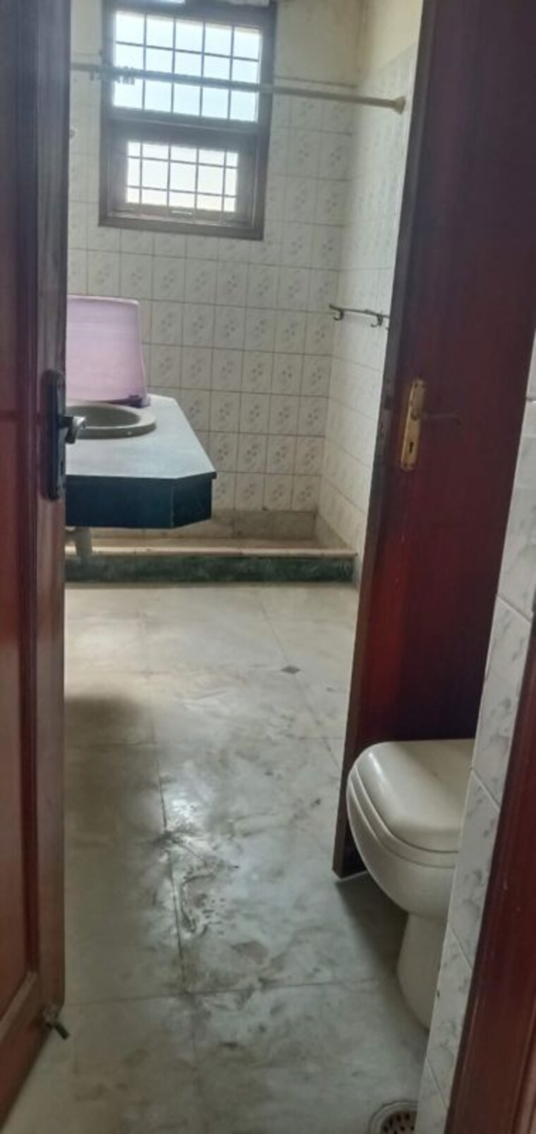 Bathroom, sainik farm 2 Bedroom 4950 Sq.Ft. Independent House In Sainik Farm Delhi 10681686