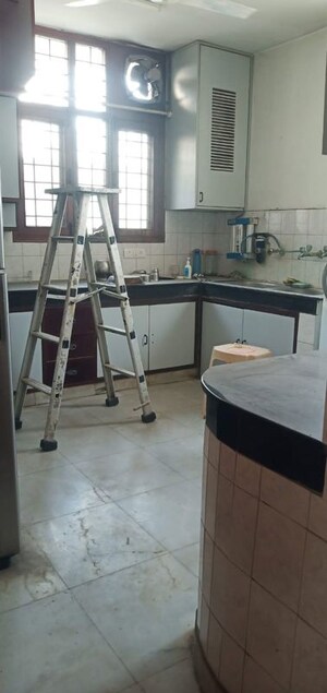 Team Area in 2 BHK Independent House at Sainik Farm – for Sale