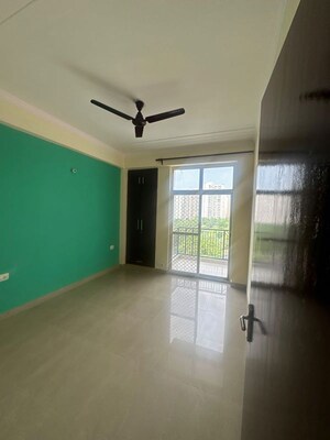 Room in 3 BHK Apartment at Skytech Matrott, Sector 76 – for Rent