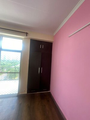 Room in 3 BHK Apartment at Skytech Matrott, Sector 76 – for Rent
