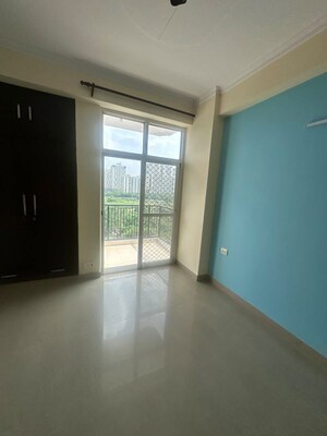 Room in 3 BHK Apartment at Skytech Matrott, Sector 76 – for Rent