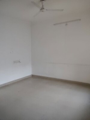Room in 2 BHK Apartment at Sargam Apartment, Jankipuram – for Rent