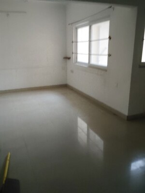Room in 2 BHK Apartment at Sargam Apartment, Jankipuram – for Rent