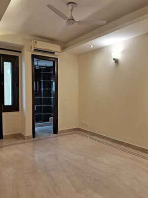 Room in 3 BHK Builder Floor at Greater Kailash – for Rent