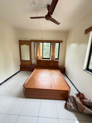 Room in 1 BHK Apartment at Vanaz Corner, Kothrud – for Rent