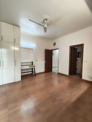 Room in 3 BHK Builder Floor at Kalkaji – for Rent