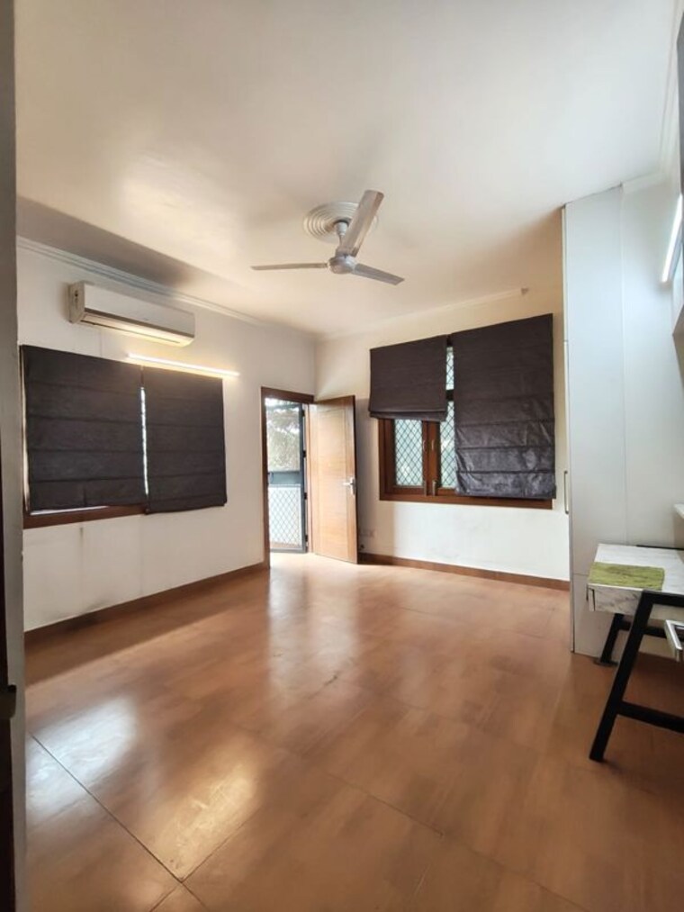 Room, kalkaji 3 Bedroom 900 Sq.Ft. Builder Floor In Kalkaji Delhi 10681834