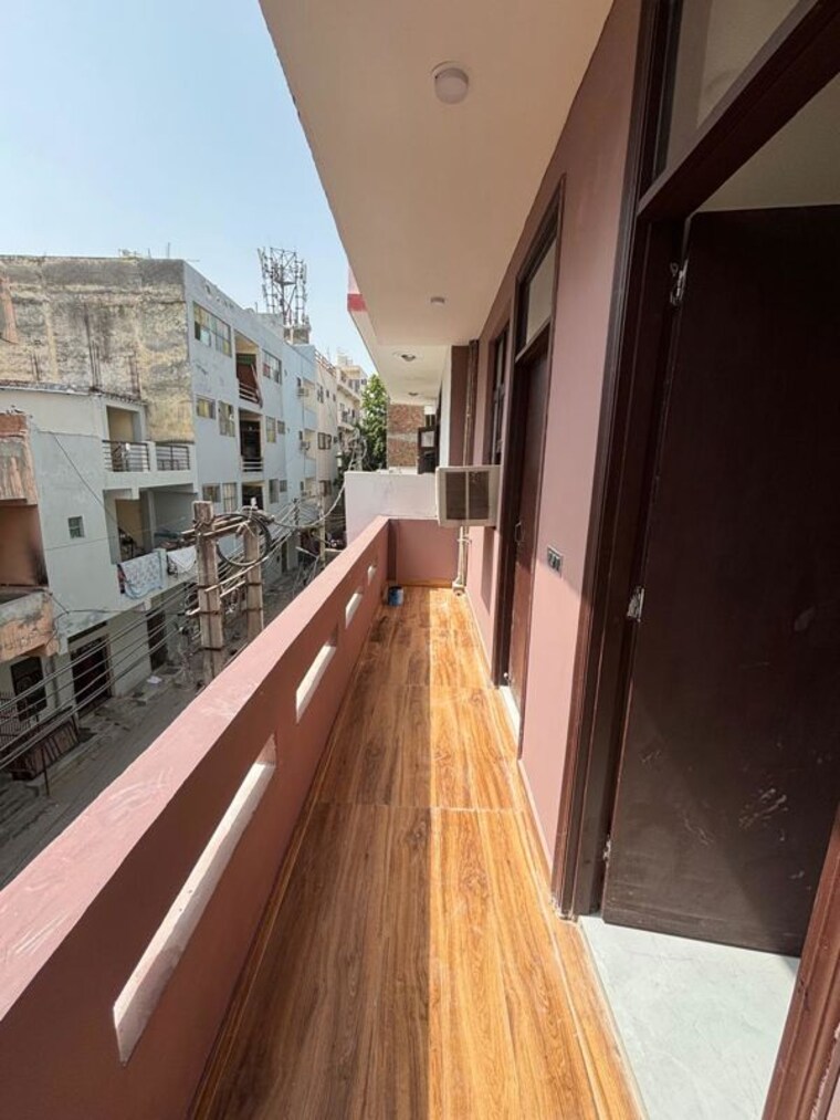 Balcony, sector 23 3 Bedroom 2000 Sq.Ft. Villa In Sector 23 Gurgaon 10681846