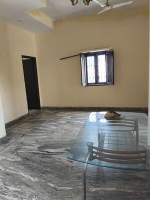 2 BHK Builder Floor For Rent in Sector 61
