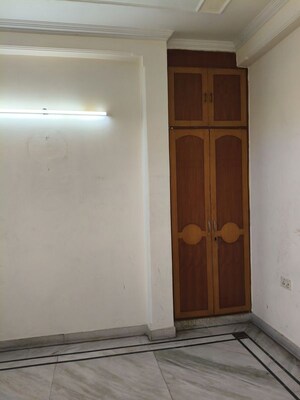 Room in 2 BHK Builder Floor at Sector 61 – for Rent
