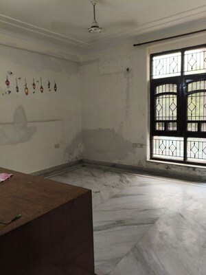 Parking in 2 BHK Builder Floor at Sector 61 – for Rent