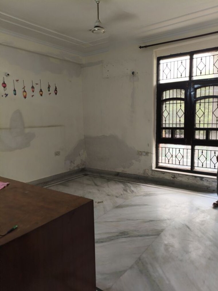 Room, sector 61 2 Bedroom 1350 Sq.Ft. Builder Floor In Sector 61 Noida 10681843
