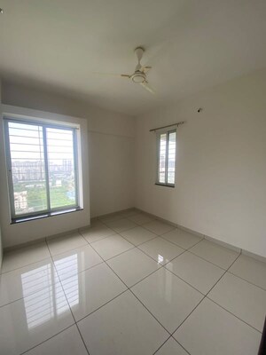 Room in 2 BHK Apartment at VJ YashOne Infinitee, Tathawade – for Rent