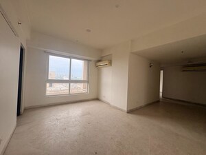 Room in 5 BHK Apartment at Indiabulls Enigma, Sector 110 – for Sale