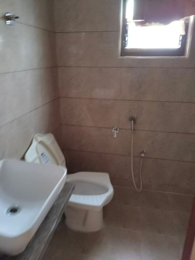 Bathroom, satellite 3 Bedroom 1500 Sq.Ft. Apartment In Satellite Ahmedabad 10681839