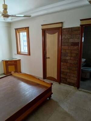 Room in 3 BHK Apartment at Satellite – for Rent
