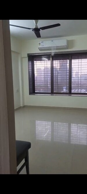 Room in 2 BHK Apartment at Neelkanth Apartments Daddar, Dadar East – for Rent