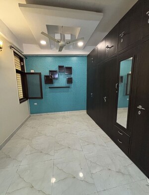 Room in 4 BHK Independent House at RWA Apartments Sector 26, Sector 26 – for Sale