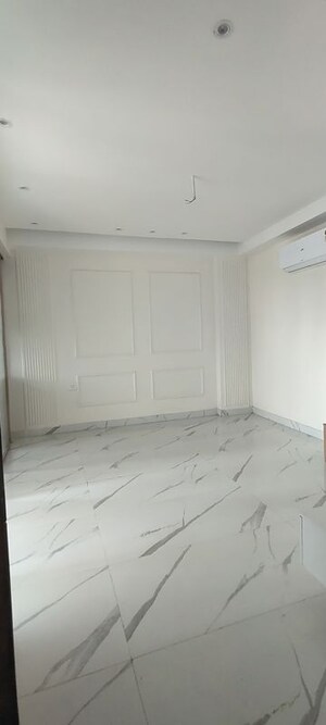 Room in 2.5 BHK Builder Floor at JMS Primeland, Sector 95a – for Rent