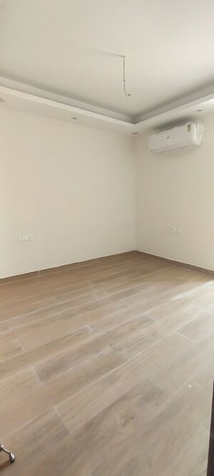 Room in 2.5 BHK Builder Floor at JMS Primeland, Sector 95a – for Rent