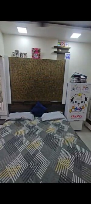 Bedroom in 2.5 BHK Apartment at Parasmani Tower, Dadar East – for Rent