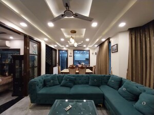 Living Room in 5 BHK Villa at Sector 50 – for Rent