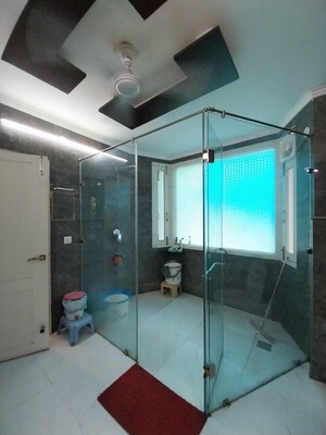 Team Area in 5 BHK Villa at Sector 50 – for Rent