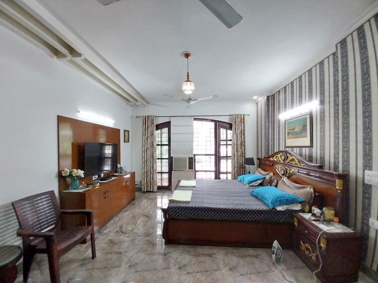 Living Room, sector 50 5 Bedroom 240 Sq.Yd. Villa In Sector 50 Gurgaon 10681923