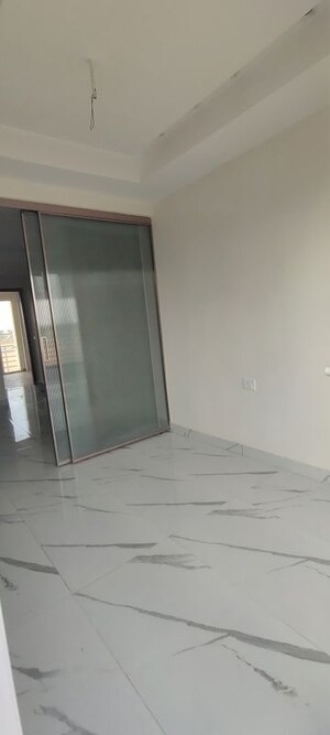Room in 2.5 BHK Builder Floor at JMS Primeland, Sector 95a – for Rent