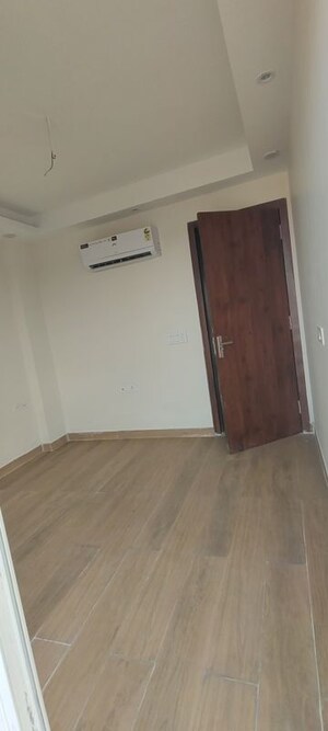 Room in 2.5 BHK Builder Floor at JMS Primeland, Sector 95a – for Rent