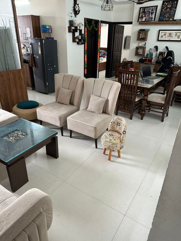 Team Area in 3 BHK Apartment at Dhakoli – for Rent