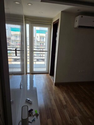 Room in 2.5 BHK Builder Floor at JMS Primeland, Sector 95a – for Rent