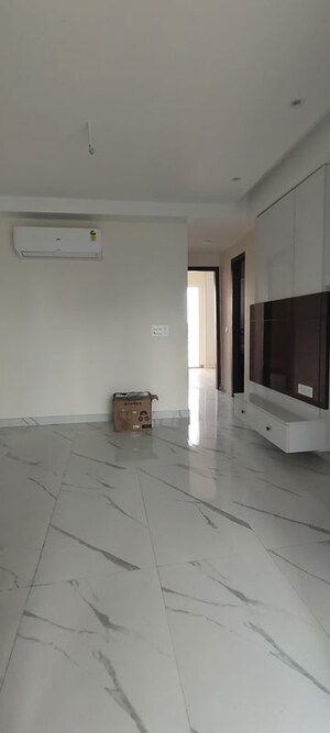Kitchen in 2.5 BHK Builder Floor at JMS Primeland, Sector 95a – for Rent