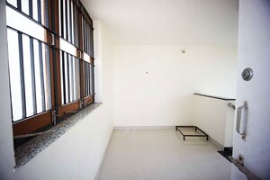 Room in 6 BHK Independent House at Sector 23 – for Sale
