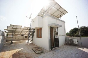 Room in 6 BHK Independent House at Sector 23 – for Sale