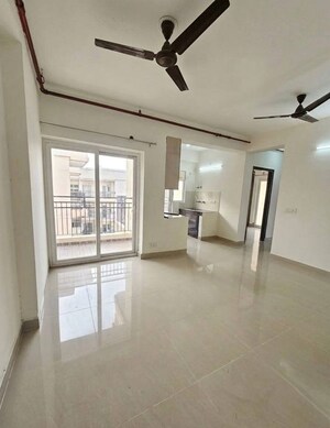 Room in 3 BHK Apartment at Amrapali Verona Heights, Tech Zone 4 Greater Noida – for Sale