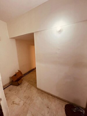 Room in 2 BHK Apartment at Santacruz West – for Rent